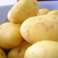 Wie viele Kalorien stecken in Kartoffeln, Chips und Pommes frites? Die Kartoffel schlägt Pommes Frites und Chips um Längen in Bezug auf Fett- und Kaloriengehalt ...