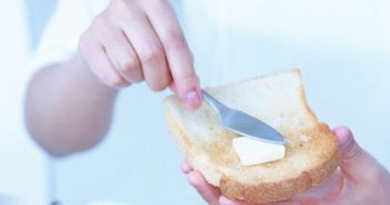 Wie hoch ist der tägliche Fettbedarf? Butterbrot