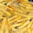 Transfette in Lebensmitteln – was Sie beachten sollten Typische Lebensmittel, die gehärtete Fette und somit trans-Fettsäuren enthalten, sind Margarine, Frittier- und Backfette ...