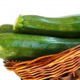Viel Wasser und gesunde Inhaltsstoffe stecken in der Zucchini Zucchini enthalten, wie auch andere Kürbissorten, viel Wasser und sind mit nur 19 kcal pro 100 g sehr kalorienarm ...