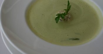 Cremige Zucchinisuppe mit Curry Zucchinisuppe