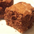 diese Lebkuchen-Würfel sind schnell und einfach zum selber machen. Sie können nach Belieben noch mit Nüssen verziert oder mit Zitronen- oder Schokoladenglasur überzogen werden ...