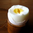 Die DGE (Deutsche Gesellschaft für Ernährung) empfiehlt Eier in Maßen zu sich zu nehmen (nicht mehr als 3 Eier pro Woche). Beachten Sie auch „versteckte“ Eier ...