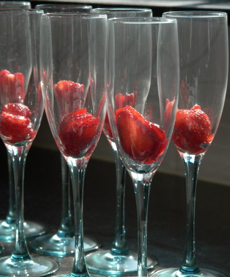 Rezept Erdbeerbowle mit Sekt und Weißwein - Die Frische Küche