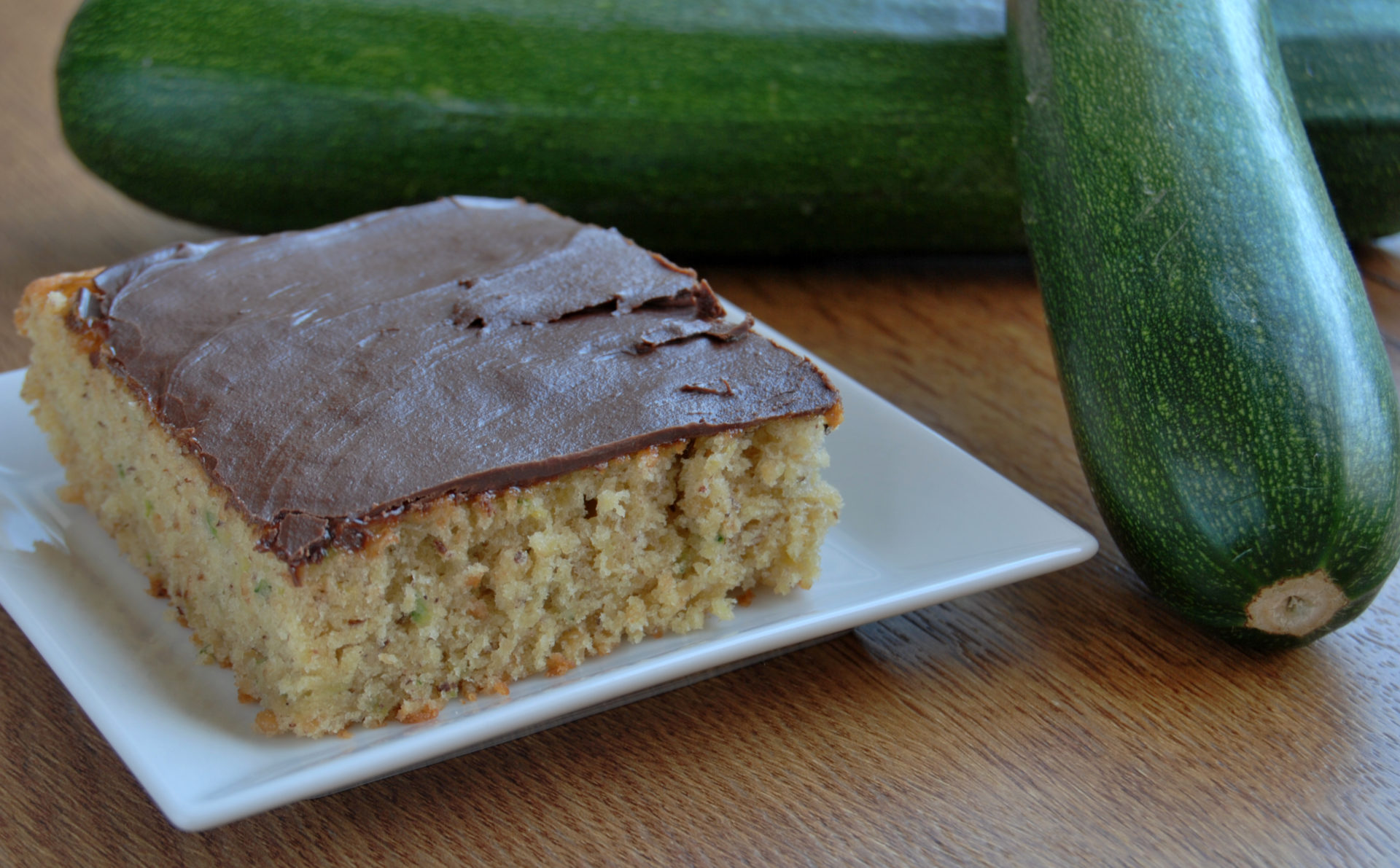 Zucchinikuchen mit Schokoglasur - Die Frische Küche