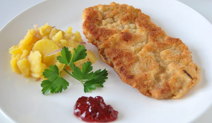 Wiener Schnitzel mit Wiener Kartoffelsalat Rezept - Die Frische Küche
