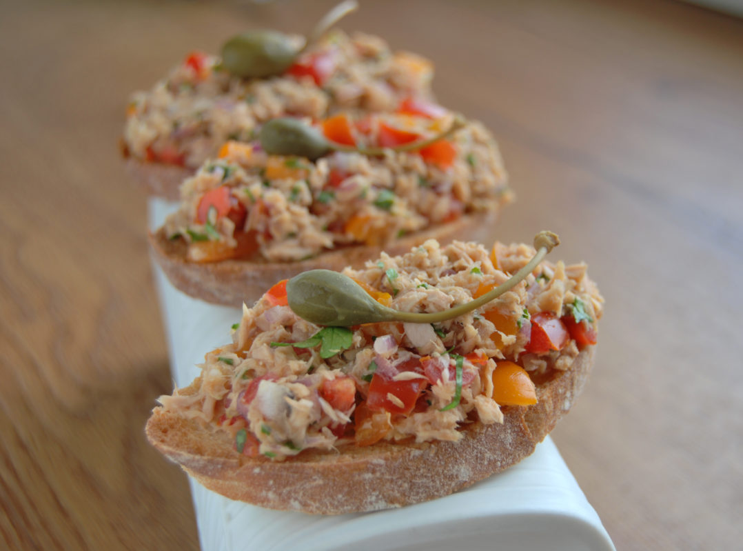 Rezept Bruschetta mit Tomate und Thunfisch - Die Frische Küche