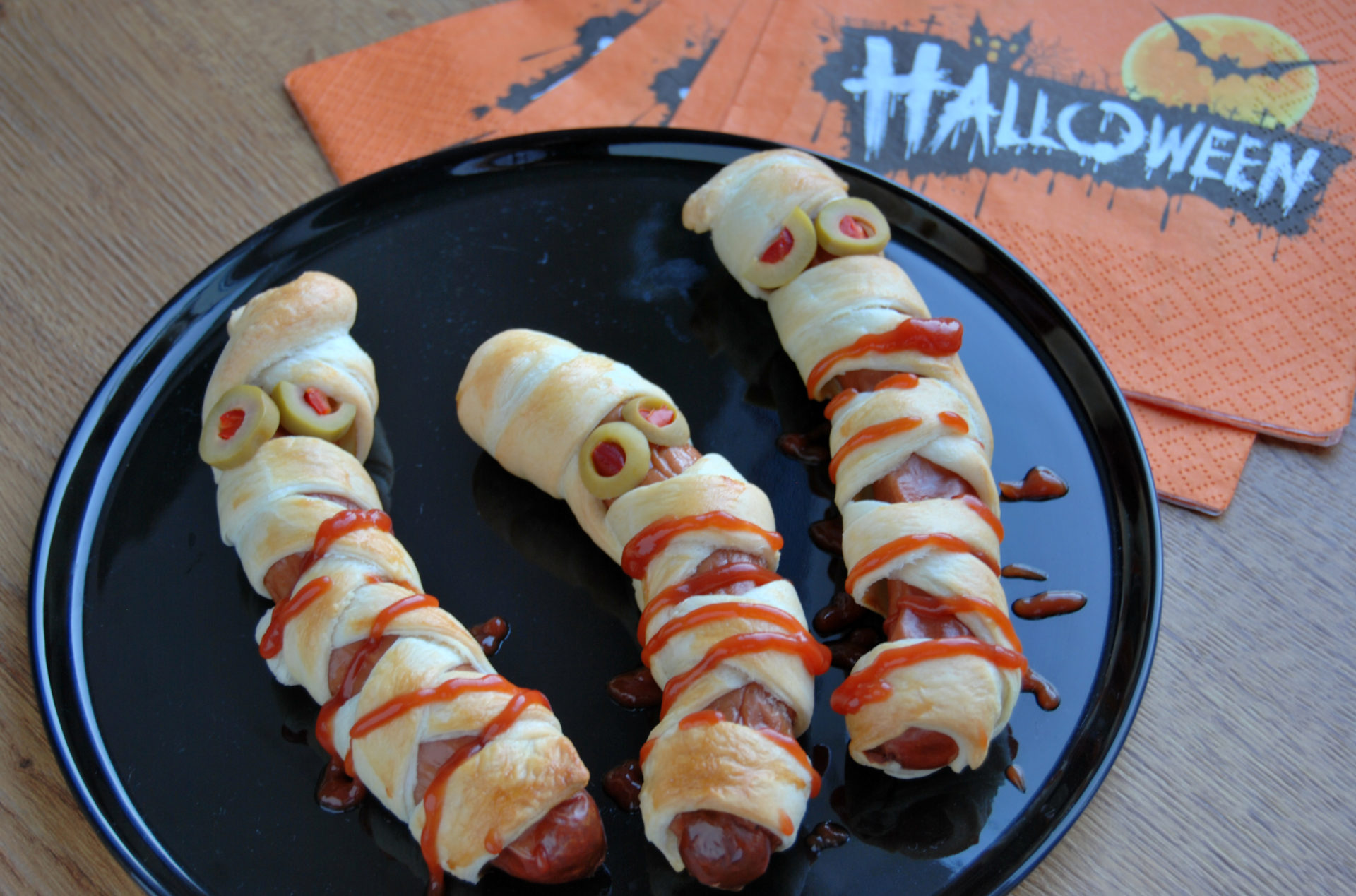 Rezept Halloween Würstchen Mumien Blätterteig - Die Frische Küche