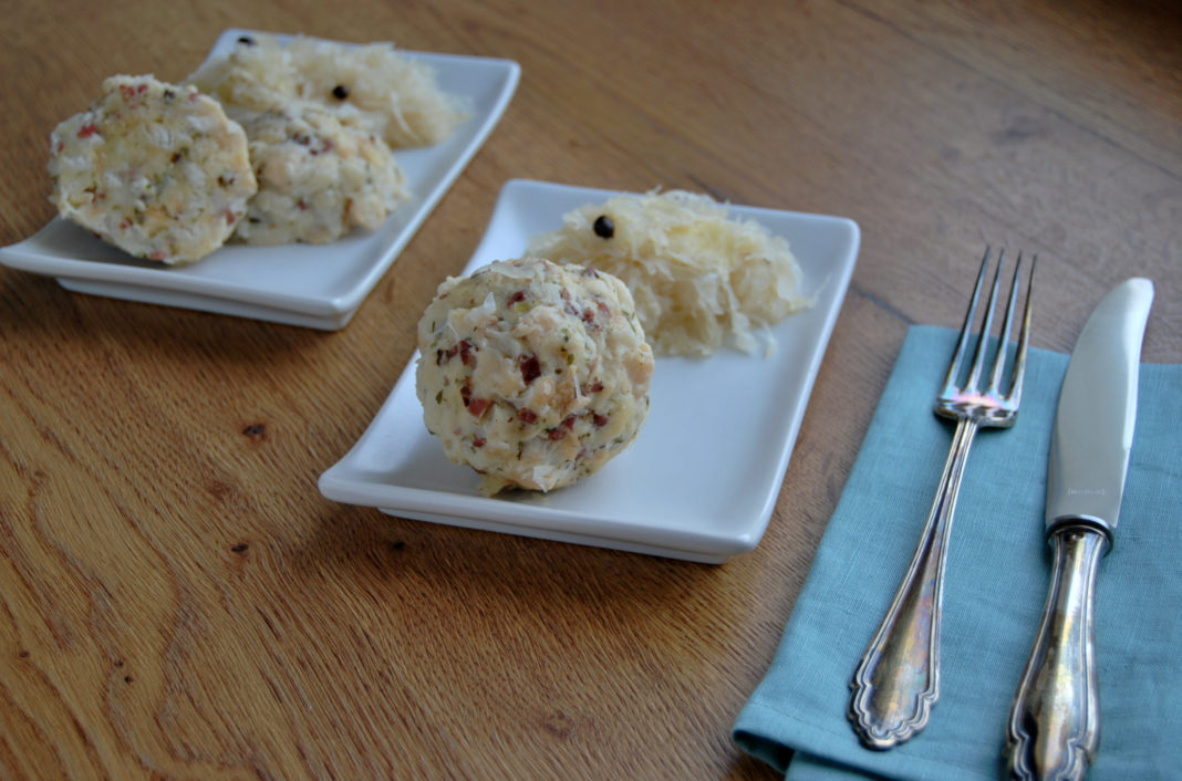 Rezept Tiroler Knödel, Speckknödel mit Sauerkraut - Die Frische Küche