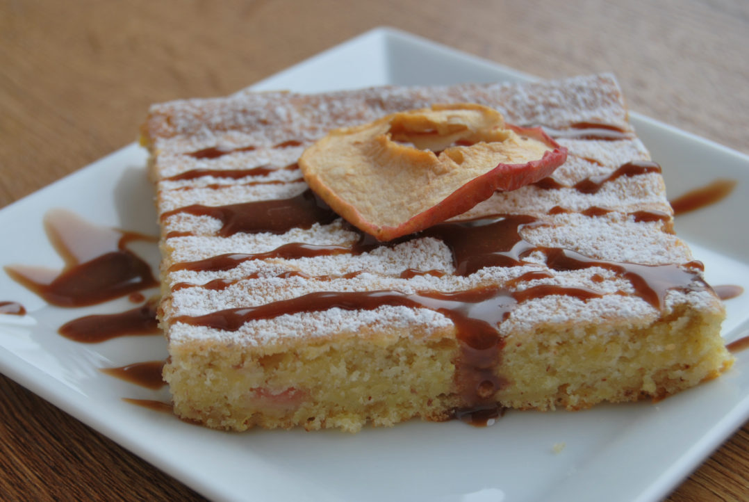 Einfacher Apfelkuchen vom Blech Rezept - Die Frische Küche